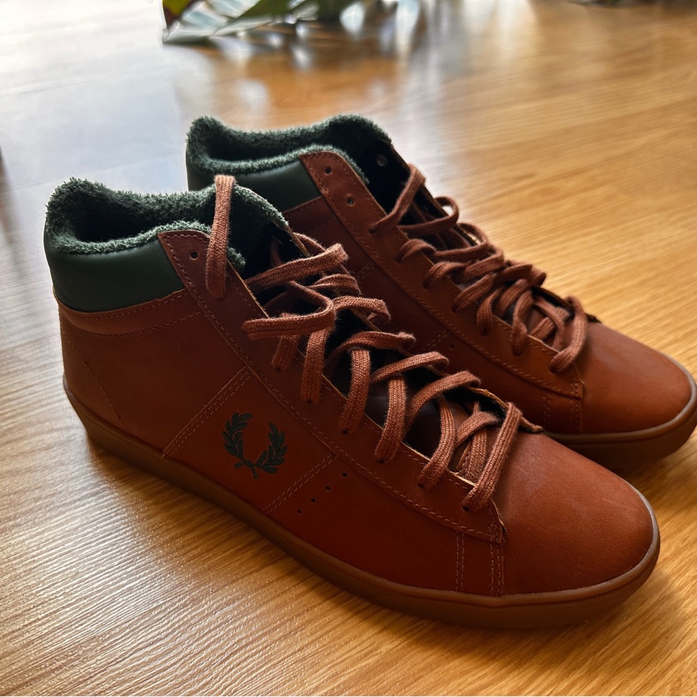 Fred Perry Men's Tan and Green Sneakers